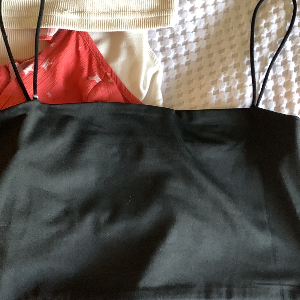 Bundle of summer cropped tops and tanks🌼 - Picture 4 of 14